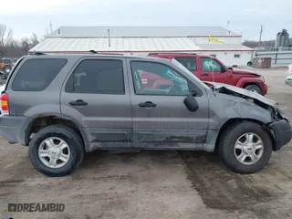 2004 Ford Escape XLT with VIN 1FMCU93104KA88855, listed as a IAAI auction lot 41433173 with 136,355 mi miles. Bid and sale history available at carsss.com. Image 14.