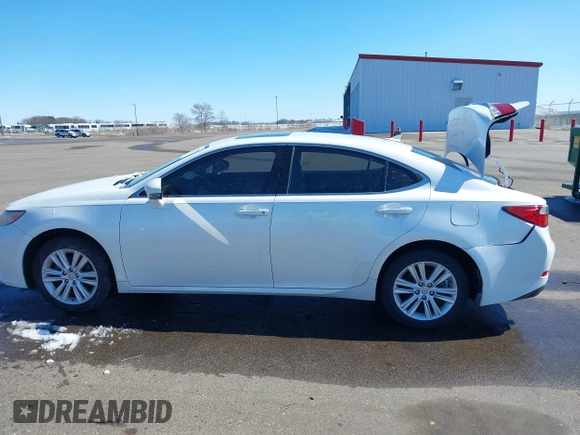 2013 Lexus ES 4dr Sdn with VIN JTHBK1GG5D2044256, listed as a IAAI auction lot 41924151 with 180,045 mi miles. Bid and sale history available at carsss.com. Image 14.