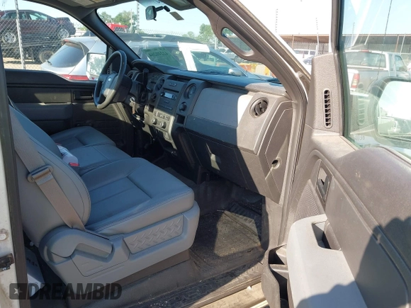 2014 Ford F-150 XL z VIN 1FTMF1CM9EKE34269, wystawiony jako IAAI lot #42240264 z przebiegiem 91 743 mil mil oraz . Historia ofert i sprzedaży dostępna na DreamBid. Obrazek 5.