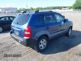 2008 Hyundai Tucson SE with VIN KM8JN12D48U860172, listed as a IAAI auction lot 42152650 with 220,573 mi miles. Bid and sale history available at carsss.com. Image 4.