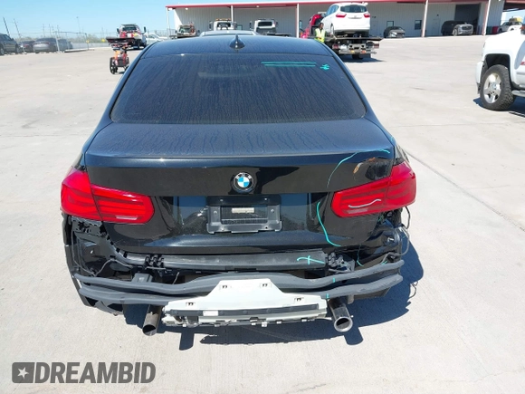 2015 BMW 3 Series 335i z VIN WBA3A9G5XFNT09113, wystawiony jako IAAI lot #41848822 z przebiegiem 175 604 mil mil oraz . Historia ofert i sprzedaży dostępna na DreamBid. Obrazek 16.