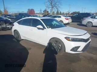 2024 Honda Civic Sport Touring z VIN 19XFL1G88RE019662, wystawiony jako IAAI lot #40801467 z przebiegiem 6922 mil mil oraz . Historia ofert i sprzedaży dostępna na DreamBid. Obrazek 1.