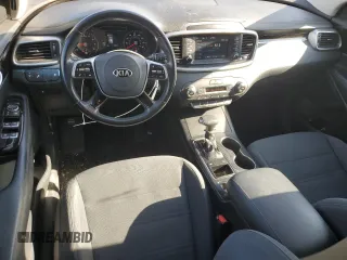 2019 Kia Sorento S with VIN 5XYPG4A50KG594548, listed as a Copart auction lot 84011434 with 98,444 mi miles and Salvage Title. Bid and sale history available at DreamBid. Image 8.