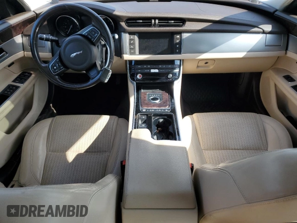 2016 Jaguar XF 35t Prestige z VIN SAJBK4BV1GCY23758, wystawiony jako Copart lot #51360755 z przebiegiem 168 684 mil mil oraz Czysty tytuł • Clean title. Historia ofert i sprzedaży dostępna na DreamBid. Obrazek 8.