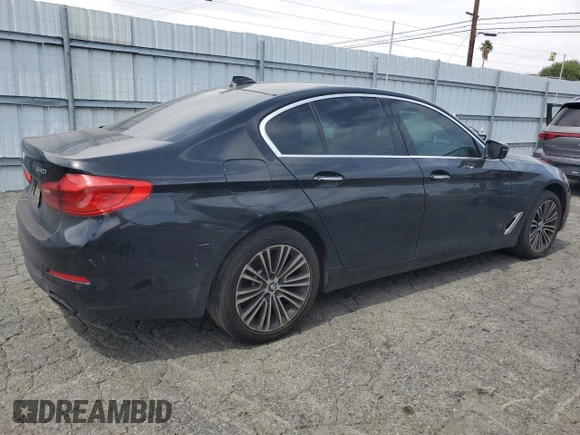 2018 BMW 5 Series 540i z VIN WBAJE5C54JG917667, wystawiony jako Copart lot #56655625 z przebiegiem 99 236 mil mil oraz Czysty tytuł • Clean title. Historia ofert i sprzedaży dostępna na DreamBid. Obrazek 3.