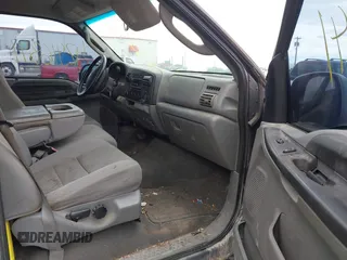 2006 Ford F-250 XL z VIN 1FTSW215X6ED62071, wystawiony jako IAAI lot #42416841 z przebiegiem 240 855 mil mil oraz . Historia ofert i sprzedaży dostępna na DreamBid. Obrazek 5.