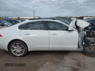 2017 Jaguar XF 35t Prestige with VIN SAJBE4BV8HCY31963, listed as a IAAI auction lot 41910705 with 1 mi miles. Bid and sale history available at carsss.com. Image 13.