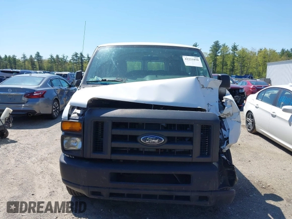 2013 Ford Econoline Passenger XL z VIN 1FBNE3BL8DDA48011, wystawiony jako IAAI lot #42221850 z przebiegiem 74 189 mil mil oraz . Historia ofert i sprzedaży dostępna na DreamBid. Obrazek 12.