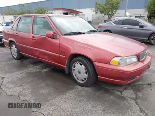 1998 Volvo S70 with VIN YV1LS5541W1452679, listed as a IAAI auction lot 41914012 with 137,359 mi miles. Bid and sale history available at carsss.com. Image 1.