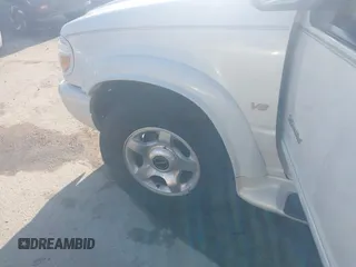 2000 Ford Explorer with VIN 1FMDU65P0YZB88259, listed as a IAAI auction lot 41527977 with 253,013 mi miles and . Bid and sale history available at DreamBid. Image 6.