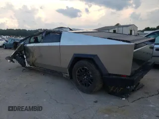 2024 Tesla Cybertruck z VIN 7G2CEHED0RA013090, wystawiony jako Copart lot #61693744 z przebiegiem Nie podano mil oraz Szkoda całkowita • Salvage title. Historia ofert i sprzedaży dostępna na DreamBid. Obrazek 2.