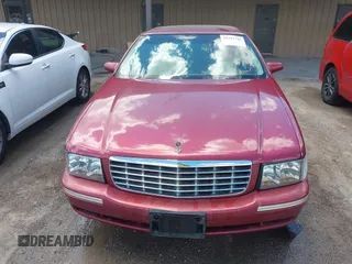 1999 Cadillac DeVille z VIN 1G6KD54Y4XU718666, wystawiony jako IAAI lot #42327746 z przebiegiem 84 226 mil mil oraz . Historia ofert i sprzedaży dostępna na DreamBid. Obrazek 6.