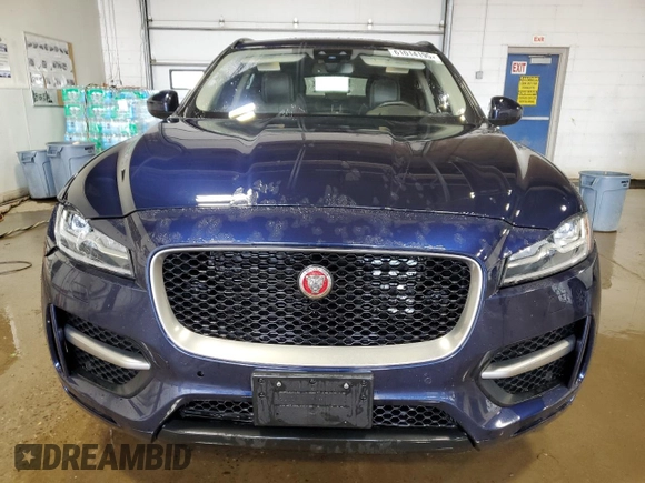 2017 Jaguar F-Pace 35t R-Sport z VIN SADCL2BV5HA495511, wystawiony jako Copart lot #61014195 z przebiegiem 50 143 mil mil oraz Szkoda całkowita • Salvage title. Historia ofert i sprzedaży dostępna na DreamBid. Obrazek 5.