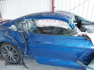2017 Ford Mustang EcoBoost z VIN 1FA6P8TH1H5239681, wystawiony jako IAAI lot #39953332 z przebiegiem 102 035 mil mil oraz . Historia ofert i sprzedaży dostępna na DreamBid. Obrazek 17.