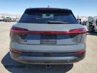 2024 Audi Q8 e-tron Premium Plus z VIN WA15AAGE0RB057434, wystawiony jako Copart lot #68937884 z przebiegiem 1487 mil mil oraz Szkody całkowita. Historia ofert i sprzedaży dostępna na DreamBid. Obrazek 6.