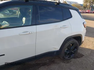 2019 Jeep Compass Latitude z VIN 3C4NJCBB1KT802680, wystawiony jako IAAI lot #41469207 z przebiegiem 70 471 mil mil oraz . Historia ofert i sprzedaży dostępna na DreamBid. Obrazek 6.