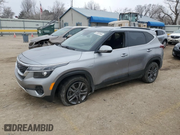 2021 Kia Seltos S z VIN KNDEUCAA3M7043327, wystawiony jako Copart lot #87032464 z przebiegiem 63 926 mil mil oraz Szkoda całkowita • Salvage title. Historia ofert i sprzedaży dostępna na DreamBid. Obrazek 1.