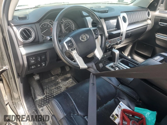 2017 Toyota Tundra Platinum z VIN 5TFAY5F1XHX629603, wystawiony jako Copart lot #51943495 z przebiegiem 99 512 mil mil oraz Szkoda całkowita • Salvage title. Historia ofert i sprzedaży dostępna na DreamBid. Obrazek 8.