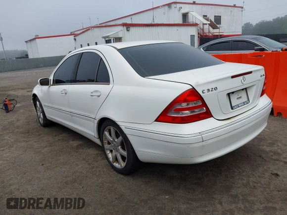 2003 Mercedes-Benz C 320 z VIN WDBRF84J43F414101, wystawiony jako IAAI lot #42385841 z przebiegiem Nie podano mil oraz . Historia ofert i sprzedaży dostępna na DreamBid. Obrazek 3.