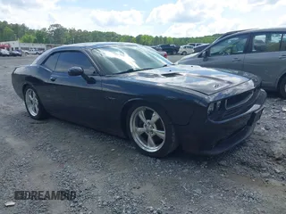 2013 Dodge Challenger R/T z VIN 2C3CDYBTXDH653576, wystawiony jako IAAI lot #42161623 z przebiegiem 119 228 mil mil oraz . Historia ofert i sprzedaży dostępna na DreamBid. Obrazek 1.