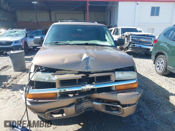 2004 Chevrolet Blazer LS z VIN 1GNDT13X24K167825, wystawiony jako IAAI lot #41976732 z przebiegiem 142 647 mil mil oraz . Historia ofert i sprzedaży dostępna na DreamBid. Obrazek 13.