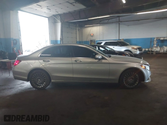 2015 Mercedes-Benz C 300 Luxury with VIN 55SWF4KB1FU087558, listed as a IAAI auction lot 41904253 with 82,901 mi miles and . Bid and sale history available at carsss.com. Image 13.