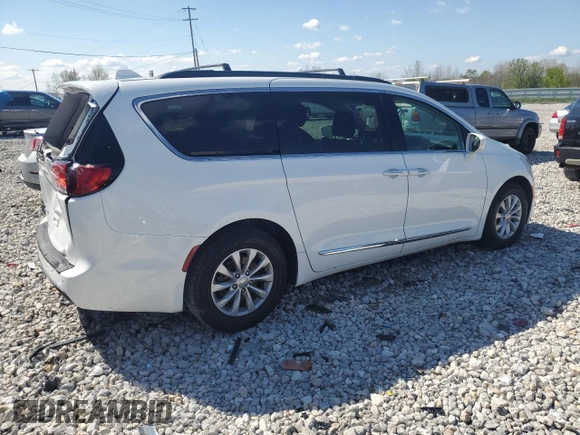 2017 Chrysler Pacifica Touring L z VIN 2C4RC1BG2HR846727, wystawiony jako Copart lot #55104615 z przebiegiem 152 855 mil mil oraz Czysty tytuł • Clean title. Historia ofert i sprzedaży dostępna na DreamBid. Obrazek 3.