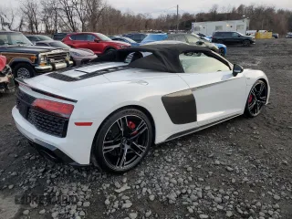 2020 Audi R8 Spyder performance z VIN WUA4BCFX3L7901606, wystawiony jako Copart lot #86108444 z przebiegiem 3 669 mil mil oraz Nie do naprawy • Non repairable. Historia ofert i sprzedaży dostępna na DreamBid. Obrazek 3.