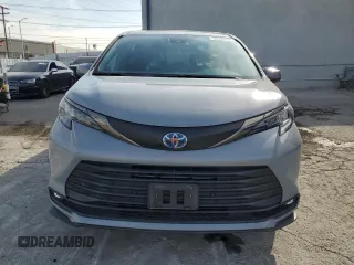 2022 Toyota Sienna XLE Woodland Edition with VIN 5TDASKFC8NS051083, listed as a Copart auction lot 82394134 with 31,538 mi miles and Salvage Title. Bid and sale history available at carsss.com. Image 5.