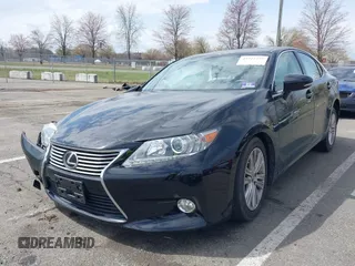 2013 Lexus ES 4dr Sdn with VIN JTHBK1GG8D2077512, listed as a IAAI auction lot 41922259 with 30,899 mi miles. Bid and sale history available at carsss.com. Image 2.