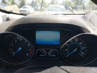 2016 Ford Escape SE z VIN 1FMCU9GX1GUB92472, wystawiony jako IAAI lot #42133744 z przebiegiem 184 000 mil mil oraz . Historia ofert i sprzedaży dostępna na DreamBid. Obrazek 7.