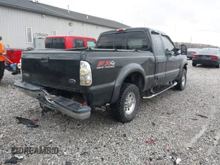 2003 Ford Super Duty F-250 XL with VIN 1FTNX21LX3EB29084, listed as a IAAI auction lot 41837791 with 213,008 mi miles. Bid and sale history available at carsss.com. Image 4.