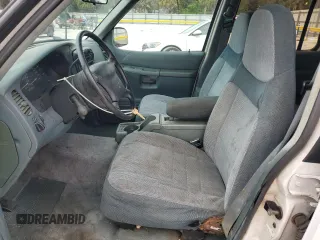 1996 Ford Explorer XLT z VIN 1FMDU32P7TZA15088, wystawiony jako Copart lot #88588765 z przebiegiem 79 106 mil mil oraz Szkoda całkowita • Salvage title. Historia ofert i sprzedaży dostępna na DreamBid. Obrazek 7.