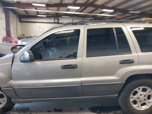 2001 Jeep Grand Cherokee Laredo with VIN 1J4GW48S01C732942, listed as a IAAI auction lot 41988918 with 205,752 mi miles. Bid and sale history available at carsss.com. Image 15.
