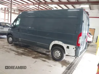 2018 Ram ProMaster Cargo z VIN 3C6TRVDG2JE160937, wystawiony jako IAAI lot #41654742 z przebiegiem 206 731 mil mil oraz . Historia ofert i sprzedaży dostępna na DreamBid. Obrazek 3.