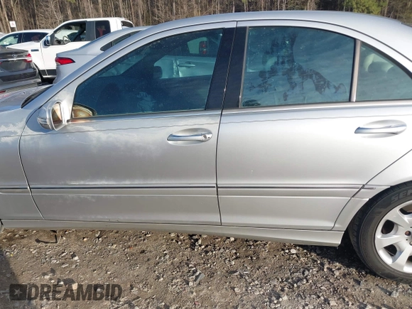 2005 Mercedes-Benz C 320 с VIN WDBRF64JX5F565631, выставлен на аукционе IAAI как лот 41416724 с пробегом 154 981 миль миль и . История ставок и продаж доступна на DreamBid. Изображение 15.