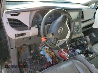 2017 Toyota Sienna XLE Auto Access Seat z VIN 5TDYZ3DC9HS873222, wystawiony jako Copart lot #42537675 z przebiegiem Nie podano mil oraz Szkoda całkowita • Salvage title. Historia ofert i sprzedaży dostępna na DreamBid. Obrazek 8.