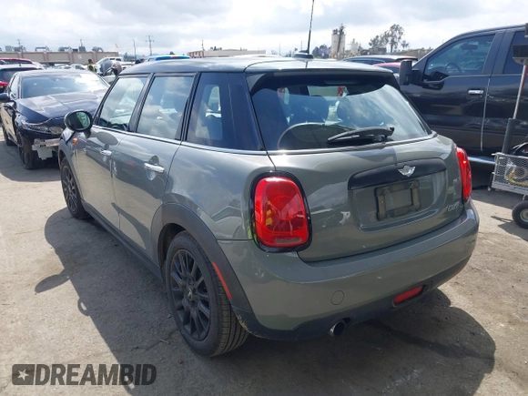2016 MINI Hardtop 4 Door z VIN WMWXU1C52G2A93506, wystawiony jako IAAI lot #41920473 z przebiegiem 101 635 mil mil oraz . Historia ofert i sprzedaży dostępna na DreamBid. Obrazek 3.