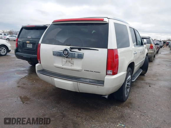 2008 Cadillac Escalade with VIN 1GYEC63878R219699, listed as a IAAI auction lot 41474186 with 214,080 mi miles. Bid and sale history available at carsss.com. Image 4.