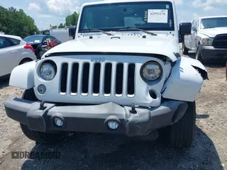 2018 Jeep Wrangler Unlimited Sahara with VIN 1C4BJWEG3JL805263, listed as a IAAI auction lot 42593276 with 96,489 mi miles and . Bid and sale history available at DreamBid. Image 6.