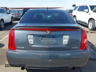 2008 Cadillac STS RWD z VIN 1G6DW67V980103498, wystawiony jako IAAI lot #41950340 z przebiegiem 92 859 mil mil oraz . Historia ofert i sprzedaży dostępna na DreamBid. Obrazek 16.