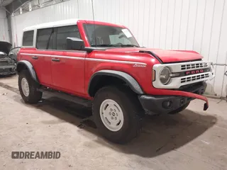 2024 Ford Bronco z VIN 1FMDE4DH4RLA02366, wystawiony jako IAAI lot #40961852 z przebiegiem 6 818 mil mil oraz . Historia ofert i sprzedaży dostępna na DreamBid. Obrazek 1.