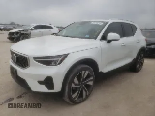 2023 Volvo XC40 Ultimate Bright Theme с VIN YV4L12UA8P2037138, выставлен на аукционе Copart как лот 43760214 с пробегом 6 561 миль миль и . История ставок и продаж доступна на DreamBid. Изображение 1.