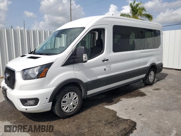 2024 Ford Transit Passenger XL z VIN 1FBAX2C85RKA36446, wystawiony jako Copart lot #60238785 z przebiegiem 325 mil mil oraz Czysty tytuł • Clean title. Historia ofert i sprzedaży dostępna na DreamBid. Obrazek 1.