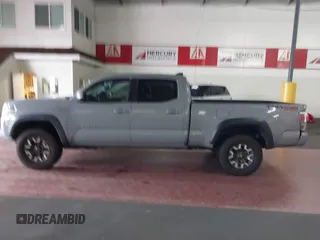 2021 Toyota Tacoma SR5 z VIN 3TMDZ5BN5MM114494, wystawiony jako IAAI lot #41723032 z przebiegiem 54 477 mil mil oraz . Historia ofert i sprzedaży dostępna na DreamBid. Obrazek 14.