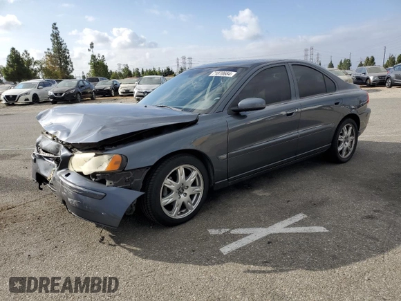 2005 Volvo S60 with VIN YV1RS592352481130, listed as a Copart auction lot 71870684 with 137,803 mi miles and Salvage Title. Bid and sale history available at carsss.com. Image 1.
