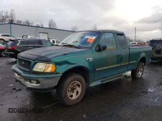 1998 Ford F-150 z VIN 2FTZX18W1WCA90777, wystawiony jako Copart lot #86746844 z przebiegiem 279 920 mil mil oraz Czysty tytuł • Clean title. Historia ofert i sprzedaży dostępna na DreamBid. Obrazek 1.