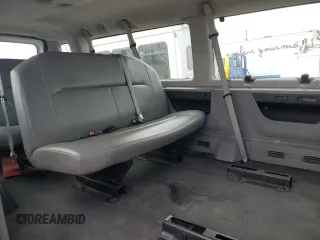 2009 Ford Econoline Passenger XL z VIN 1FBSS31L69DA15433, wystawiony jako Copart lot #59523185 z przebiegiem 338 840 mil mil oraz Czysty tytuł • Clean title. Historia ofert i sprzedaży dostępna na DreamBid. Obrazek 11.