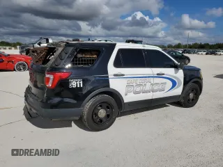 2016 Ford Utility Police Interceptor with VIN 1FM5K8AR8GGC26327, listed as a Copart auction lot 84211204 with 0 mi miles and Salvage Title. Bid and sale history available at carsss.com. Image 3.