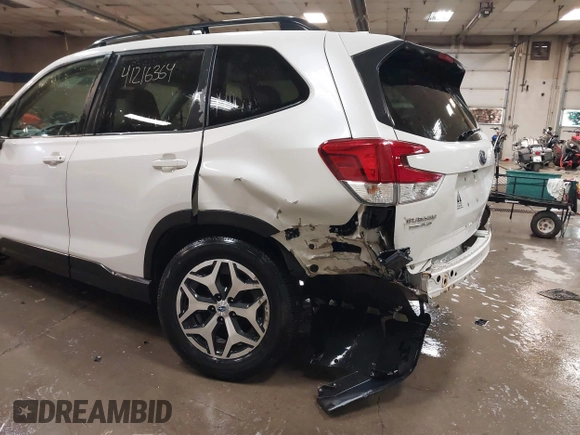2019 Subaru Forester Premium with VIN JF2SKAGC3KH423315, listed as a IAAI auction lot 41216364 with 105,019 mi miles. Bid and sale history available at carsss.com. Image 6.